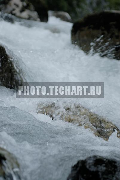 река разбивающаяся о камни / Природа / реки и озера