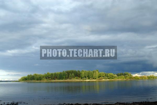 островок на реке перед дождем / Природа / реки и озера
