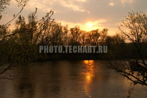 закат на реке / Природа / закаты и рассветы