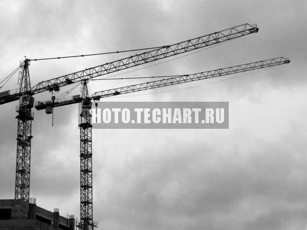Стройка. подъемный кран / Город, архитектура / строительство