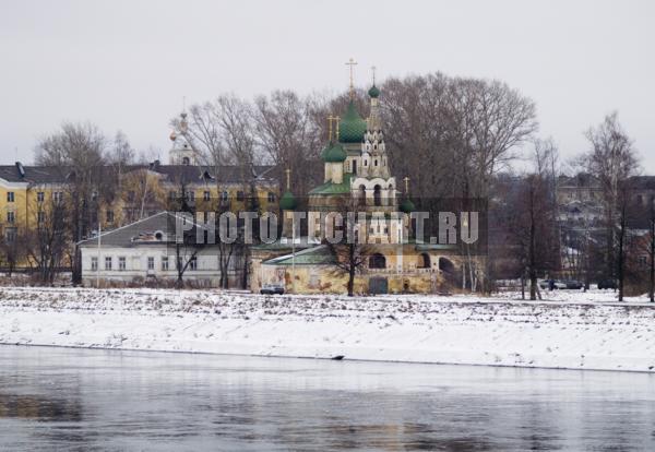 вид на Углич / Город, архитектура / городской пейзаж