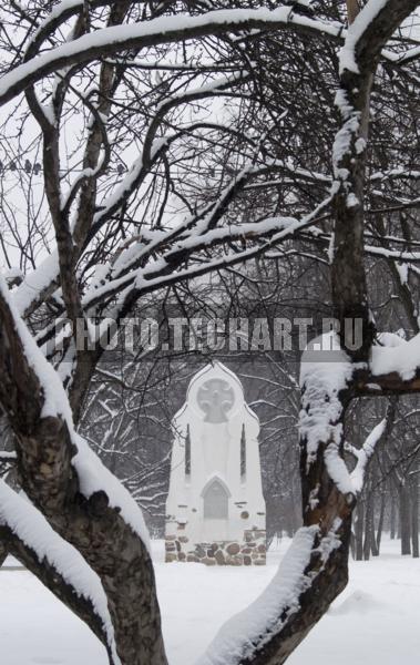 Зима. Монумент на братском кладбище воинов / Город, архитектура / городской пейзаж