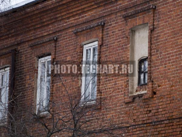 старый кирпичный дом / Город, архитектура / фрагменты и детали