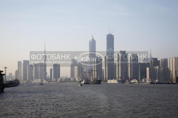 Китай. Шанхай. Пудун. Река Хуанпу. China. Shanghai. Pudong. Huangpu River. / Город, архитектура / городской пейзаж