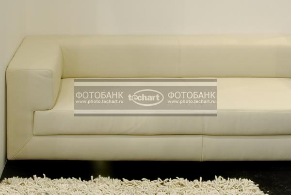 белый диван / Интерьер / объекты интерьера
