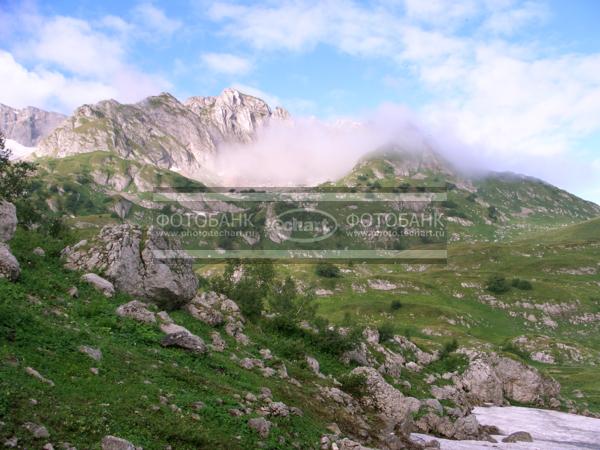 Северный Кавказ, облака на вершинах горы Пшеха-су / Природа / горы