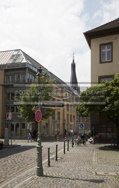 Германия. Улица Дюссельдорфа. Germany. Duesseldorf. / Город, архитектура / городской пейзаж