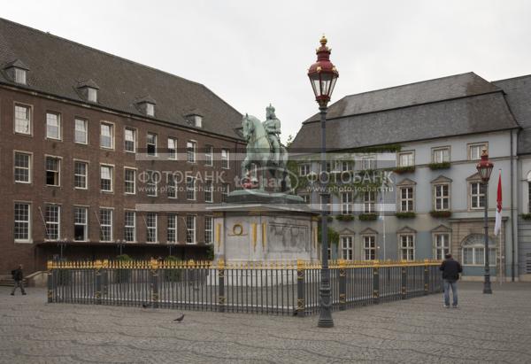 Германия. Дюссельдорф. Торговая площадь. Germany. Duesseldorf. Marktplatz. / Город, архитектура / архитектура и скульптура