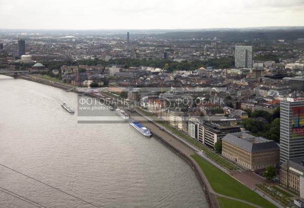 Германия. Дюссельдорф. Вид с телебашни на Рейн. Germany. Duesseldorf. / Город, архитектура / городской пейзаж