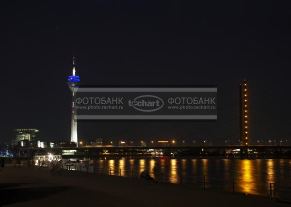 Германия. Дюссельдорф. Ночной вид на Рейн и телебашню. Germany. Duesseldorf. / Город, архитектура / городской пейзаж