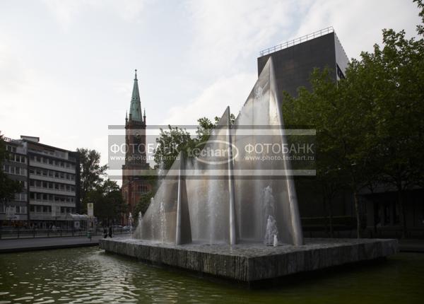 Германия. Композиция из фонтанов в Дюссельдорфе. Germany. Duesseldorf. / Город, архитектура / архитектура и скульптура