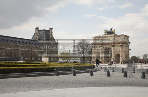 Франция. Париж. Лувр. Триумфальная арка Карузель. France. Paris. Louvre. Arc de Triomphe du Carrousel. / Город, архитектура / архитектура и скульптура