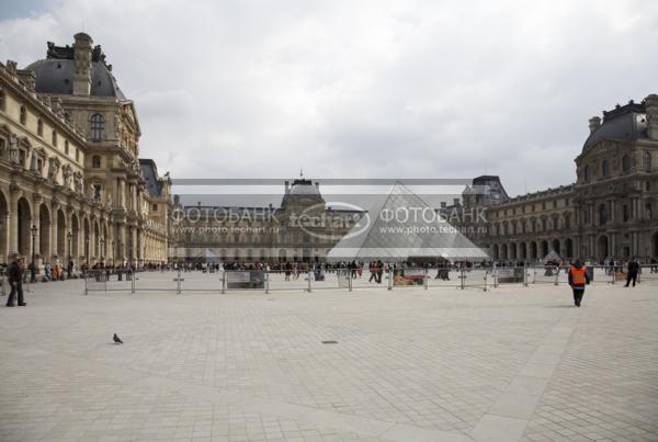 Франция. Париж. Лувр. Пирамида. France. Paris. Louvre. Piramid. / Город, архитектура / архитектура и скульптура