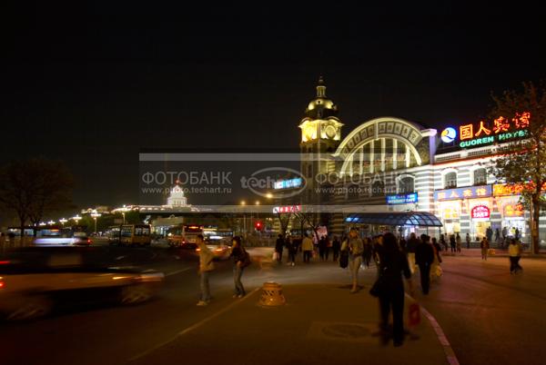 Китай. Пекин. Ночной вид. Вокзал. China. Beijing. Night View. Railway station. / Город, архитектура / городской пейзаж