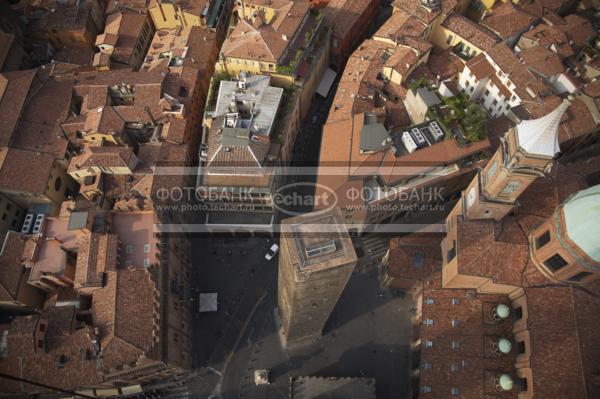 Италия. Город сверху - крыши Болоньи. Italy. Bologna. Italia. / Город, архитектура / городской пейзаж