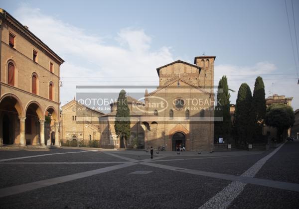 Италия. Болонья. Церковь Санто-Стефано. Italy. Bologna. Santo Stefano church. Italia. / Город, архитектура / городской пейзаж