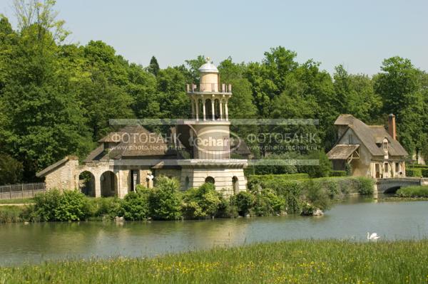 Строение в парке Версаль / Город, архитектура / сады и парки