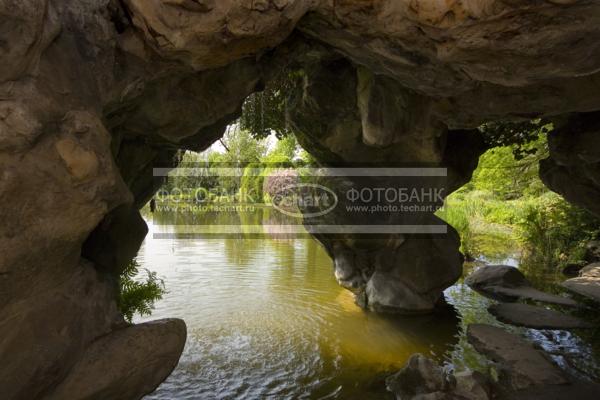 Грот в парке Багатель. Park de Bagatelle / Город, архитектура / сады и парки