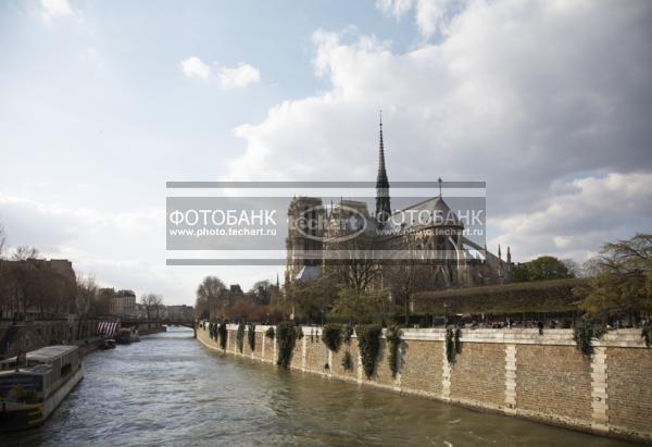 Франция. Париж. Собор Парижской Богоматери. Нотр-Дам. France. Paris. Notre Dame de Paris. / Город, архитектура / городской пейзаж