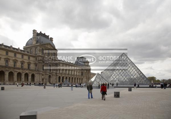 Франция. Париж. Лувр. Пирамида. France. Paris. Louvre. Piramid. / Город, архитектура / архитектура и скульптура