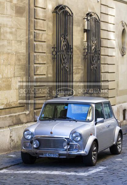 Европа. Швейцария. Женева. mini cooper в старой части города / Техника, транспорт / Автомобильный