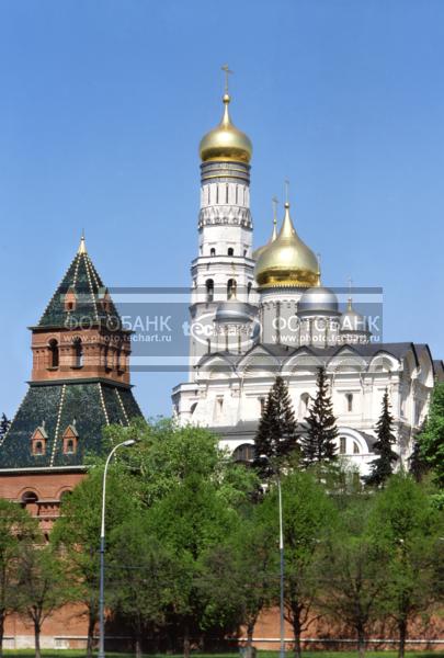 Фото Москвы. Вид на колокольню Ивана Великого / Город, архитектура / архитектура и скульптура