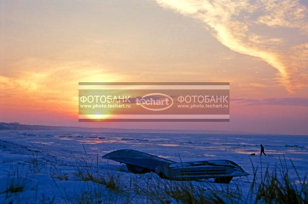 Закат на замерзшей реке / Природа / закаты и рассветы