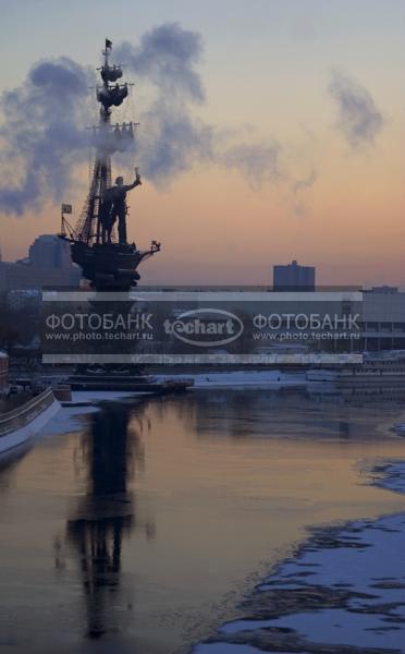 Москва. Памятник Петру Первому / Город, архитектура / городской пейзаж