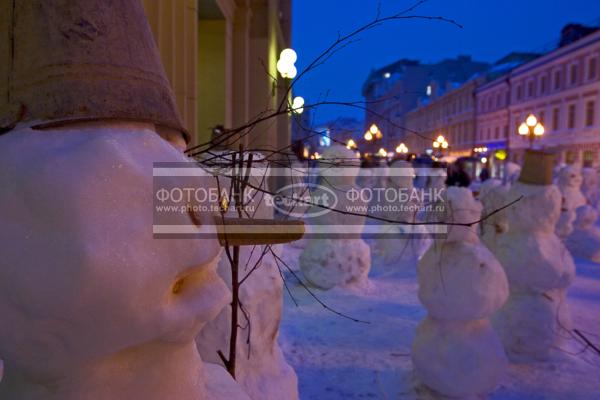 Москва. Снеговики на Старом Арбате / Город, архитектура / городской пейзаж