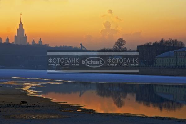 Москва-река / Город, архитектура / городской пейзаж