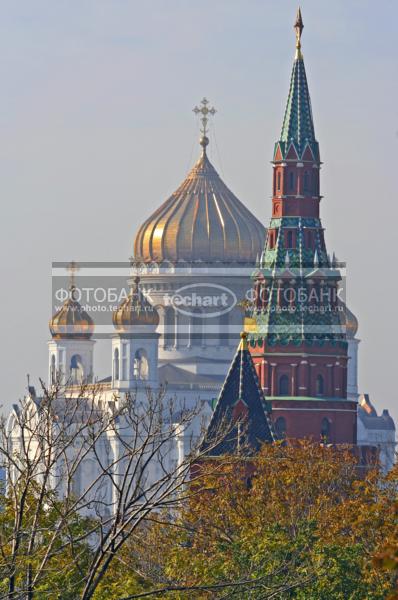 Москва. Вид на Храм / Город, архитектура / городской пейзаж