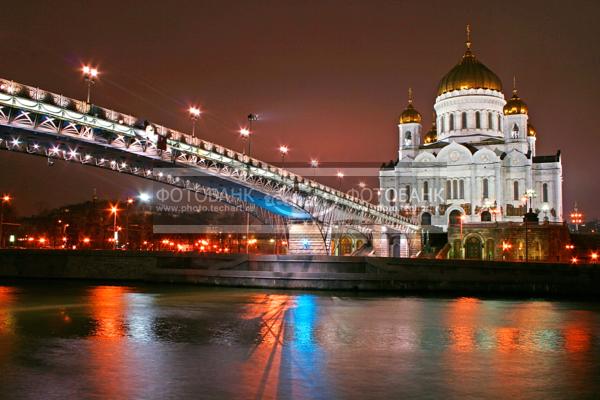 Москва. Храм Христа Спасителя. Набережная / Город, архитектура / городской пейзаж