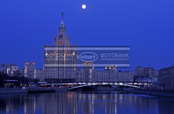 Москва. Высотка на котельнической набережной / Город, архитектура / городской пейзаж