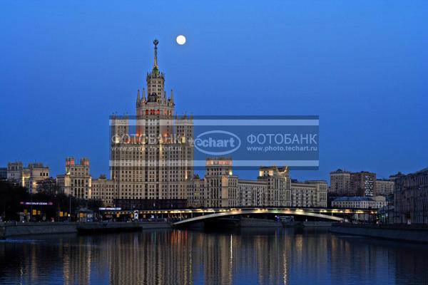 Москва. Высотка на котельнической набережной / Город, архитектура / городской пейзаж