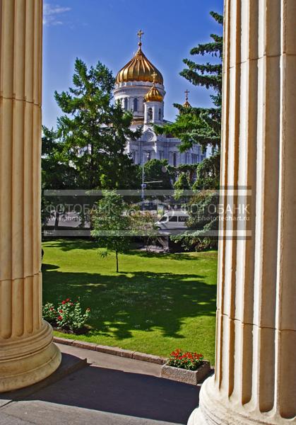 Москва. Вид на Храм / Город, архитектура / городской пейзаж