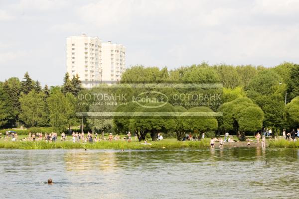 Москва. Городской пляж / Город, архитектура / городской пейзаж