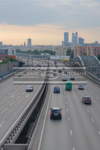 Город. Машины на дороге / Техника, транспорт / Автомобильный