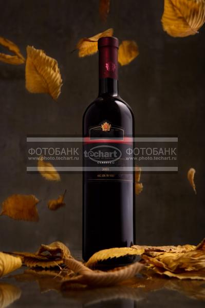 Бутылка вина. Осенний натюрморт / Еда и напитки / напитки