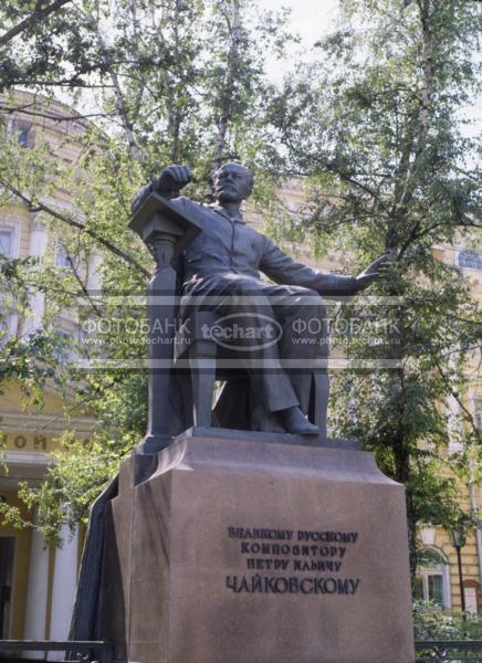 Москва. 90-е годы. Памятник П.И. Чайковскому / Город, архитектура / архитектура и скульптура