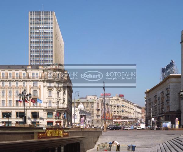 Москва. 90-е годы. Охотный ряд. Вид на  гостиницу Националь / Город, архитектура / архитектура и скульптура