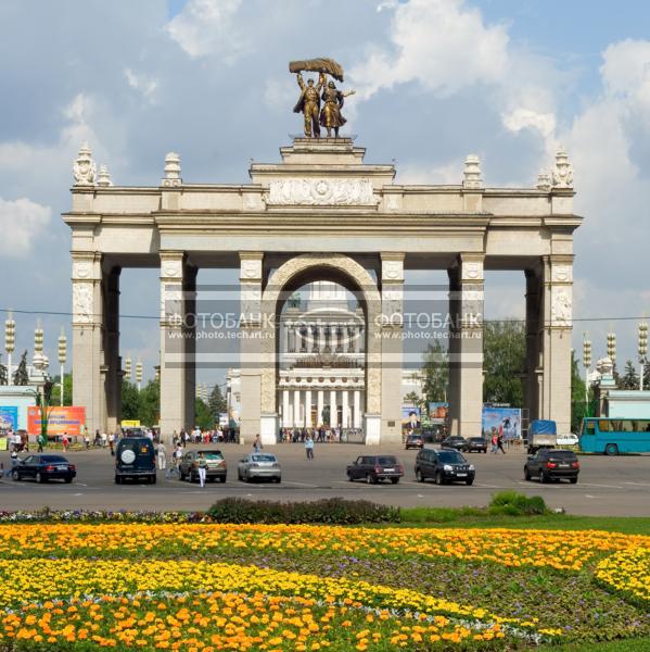 Москва. Центральный вход ВДНХ / Город, архитектура / городской пейзаж