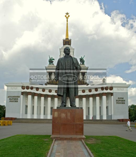 Москва. Памятник В. И. Ленину у главного павильона  ВДНХ / Город, архитектура / архитектура и скульптура