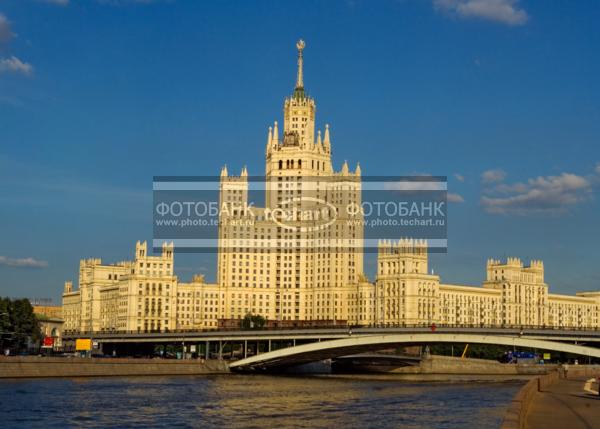 Москва. Высотка на Котельнической набережной / Город, архитектура / городской пейзаж