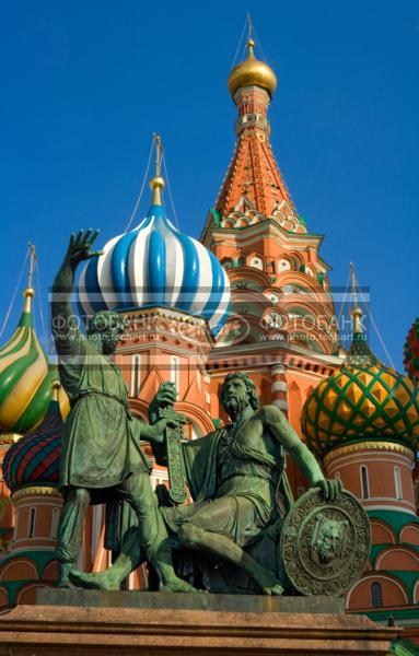 Москва. Собор Василия Блаженного. Памятник Минину и Пожарскому / Город, архитектура / архитектура и скульптура