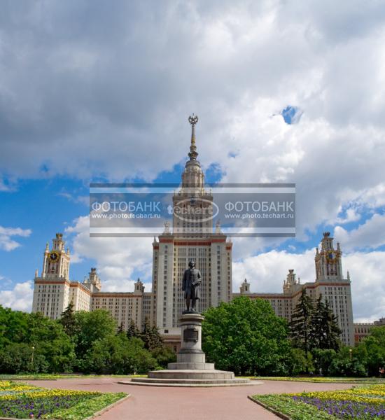 Москва. Здание МГУ и памятник М. В. Ломоносову / Город, архитектура / городской пейзаж