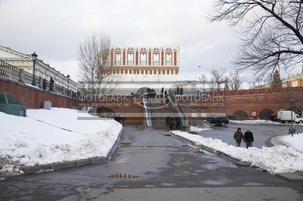 Россия. Москва. Александровский сад. Кремлевская стена. Кутафья башня. Russia. Moscow. Alexander Garden. Kremlin Wall. Kutafya Tower / Город, архитектура / архитектура и скульптура