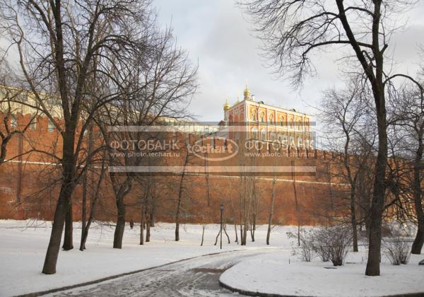 Россия. Москва. Александровский сад. Кремлевская стена. Russia. Moscow. Alexander Garden. Kremlin Wall / Город, архитектура / городской пейзаж