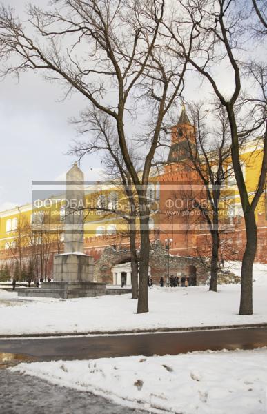 Россия. Москва. Александровский сад. Кремлевская стена. Russia. Moscow. Alexander Garden. Kremlin Wall / Город, архитектура / городской пейзаж