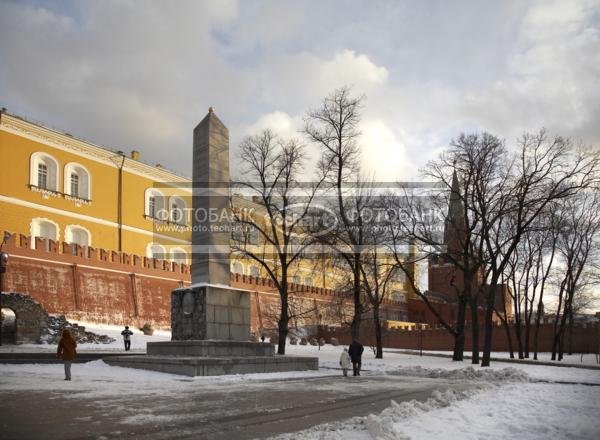 Россия. Москва. Александровский сад. Кремлевская стена. Russia. Moscow. Alexander Garden. Kremlin Wall / Город, архитектура / городской пейзаж