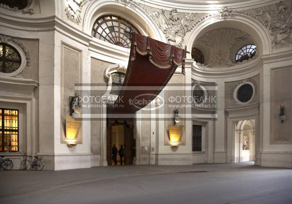 Европа. Австрия. Вена. Дворец Хофбург (Hofburg) / Город, архитектура / архитектура и скульптура